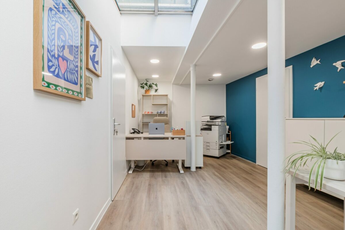 Photo d'une réalisation d'un projet d'aménagement et de décoration de bureaux à Strasbourg.