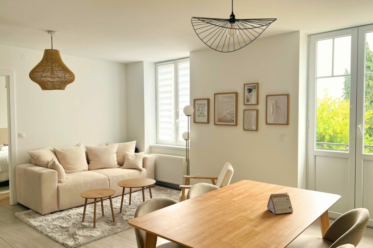 Transformation du salon après l'intervention de la décoratrice