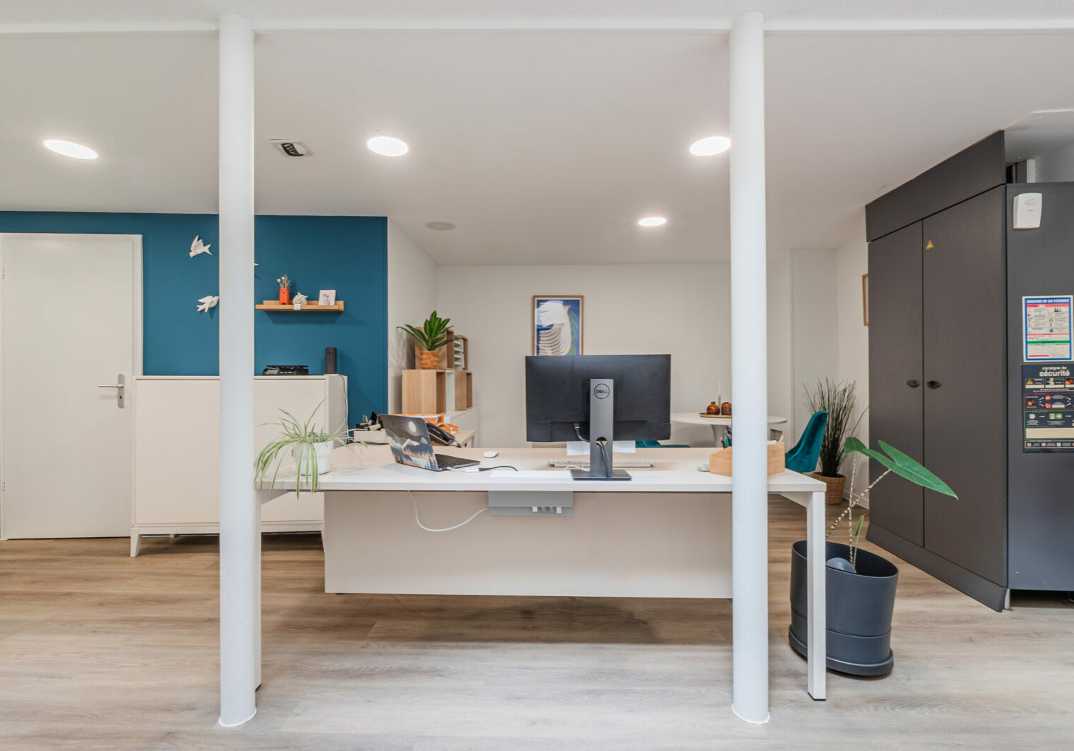 Photo d'une réalisation d'un projet d'aménagement et de décoration de bureaux à Strasbourg.