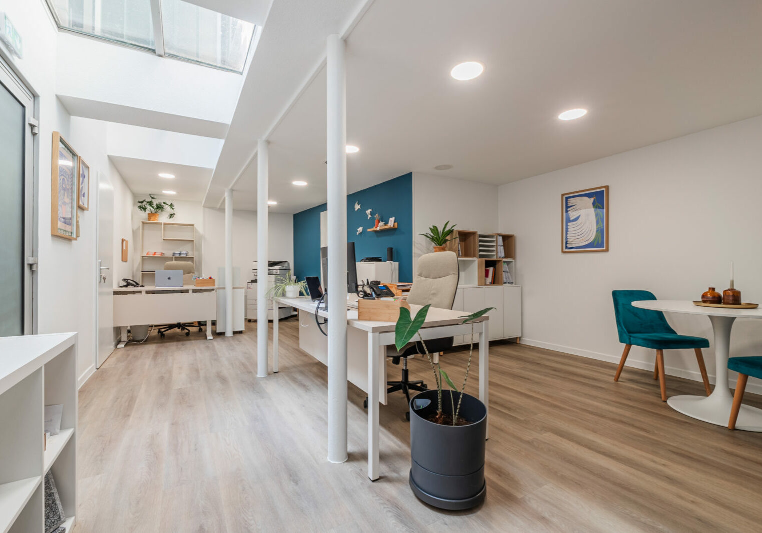 Photo d'une réalisation d'un projet d'aménagement et de décoration de bureaux à Strasbourg.