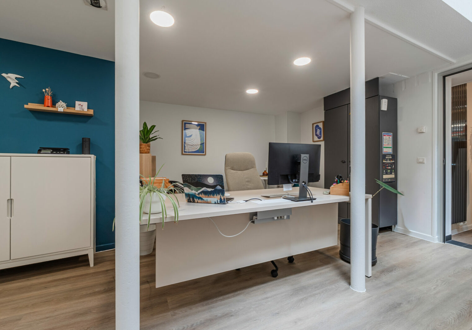 Photo d'une réalisation d'un projet d'aménagement et de décoration de bureaux à Strasbourg.