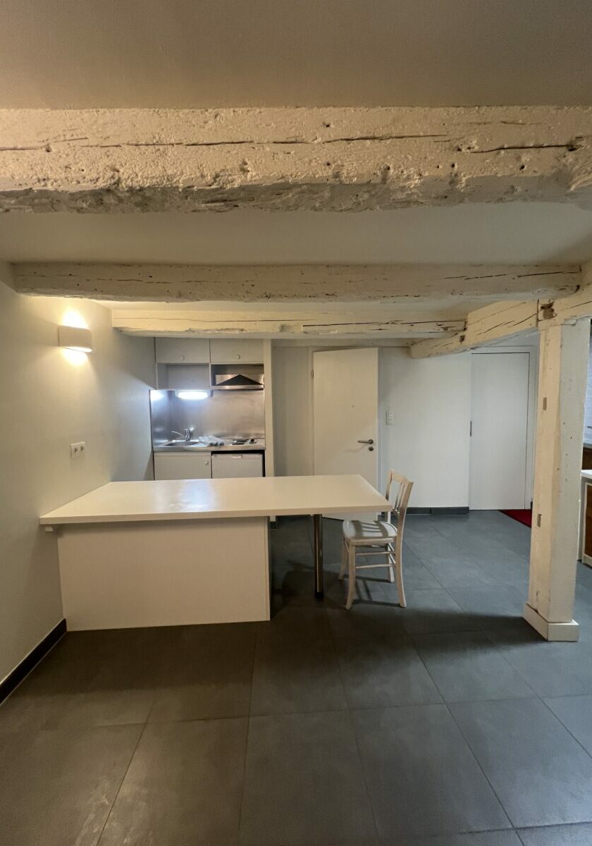 Décoration et aménagement d'un Airbnb à Strasbourg par une décoratrice d'intérieur.