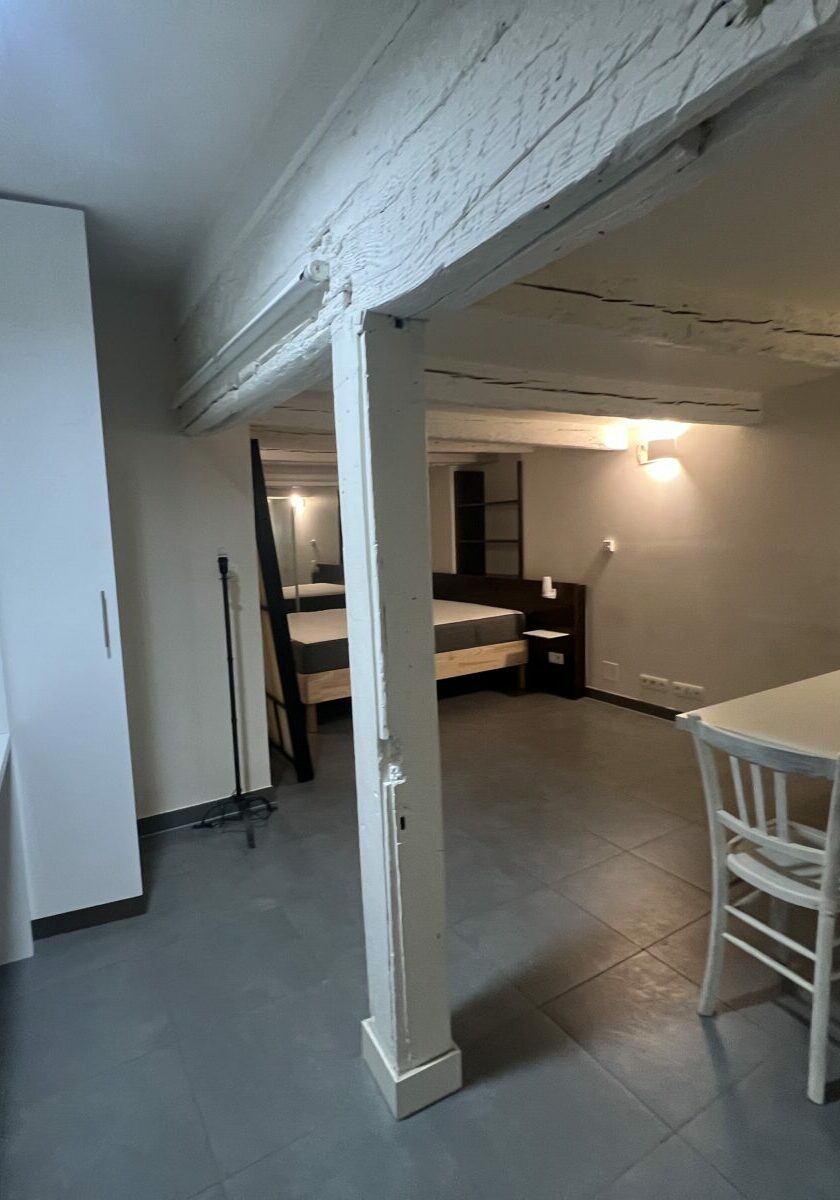 Décoration et aménagement d'un Airbnb à Strasbourg.