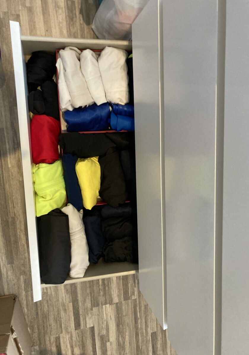 Organisation vêtements pliage vertical Marie Kondo